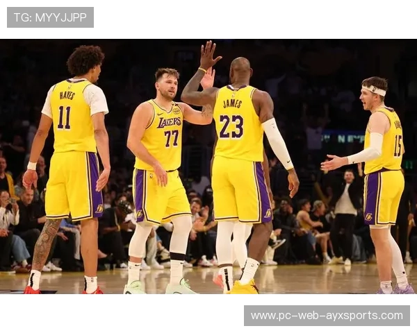 詹姆斯强硬造出杀伤，湖人掌控比赛进度