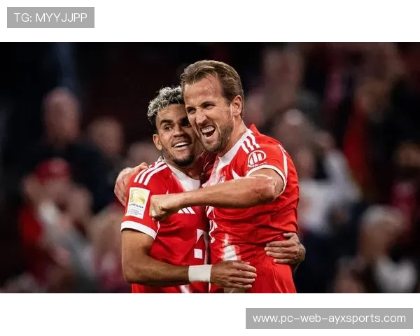 拜仁对抗课中凯恩单挑两人完成摆脱，现场掌声不断