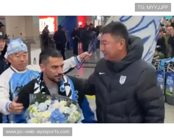 斯坦丘重回中国加盟大连英博，身披10号球衣参与全队合练