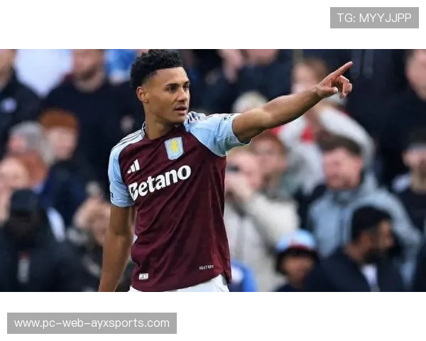 维拉沃特金斯远射命中：一脚点燃球场的瞬间